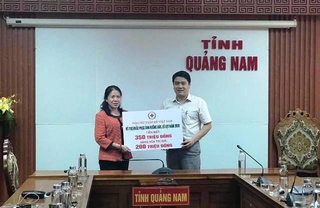 Hội Chữ Thập đỏ hỗ trợ 550 triệu đồng khắc phục lũ, lụt tại tỉnh Quảng Nam