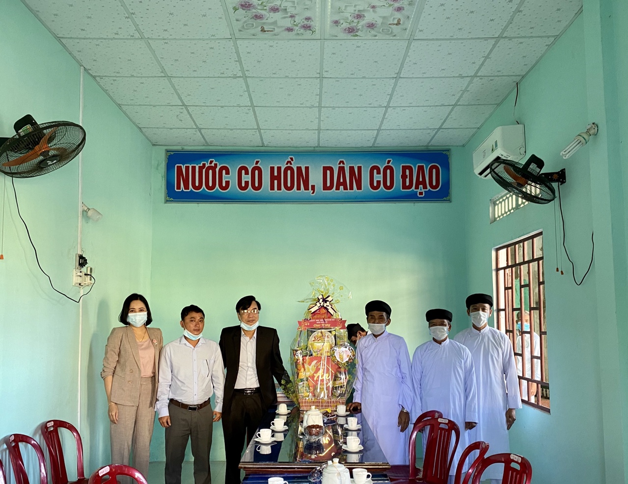 Lãnh đạo huyện thăm Họ đạo Thái Hòa (Bình Nam)