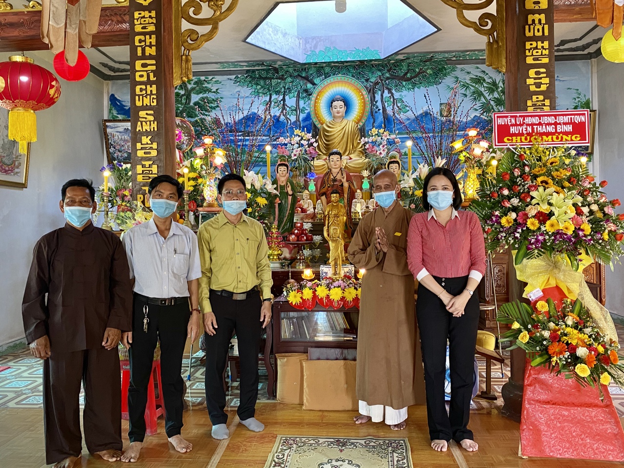 Lãnh đạo huyện thăm các cơ sở thờ tự
