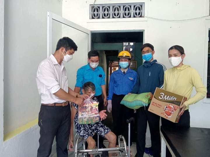 Kịp thời chăm lo, giúp đỡ hộ nghèo, cận nghèo, khó khăn trong tình hình dịch bệnh Covid-19 diễn biến phức tạp