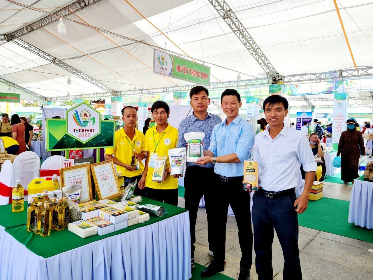 trung bay san pham ocop 1
