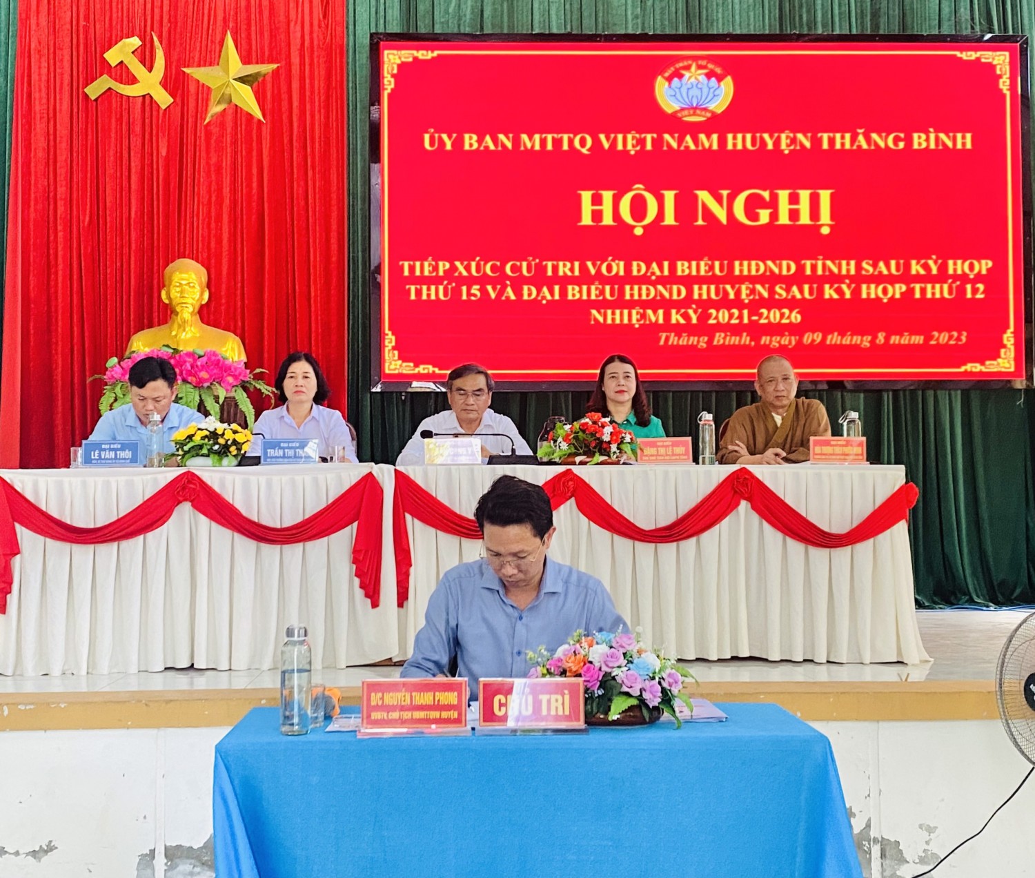 Đại biểu HĐND tỉnh, HĐND huyện lắng nghe ý kiến, kiến nghị của cử tri