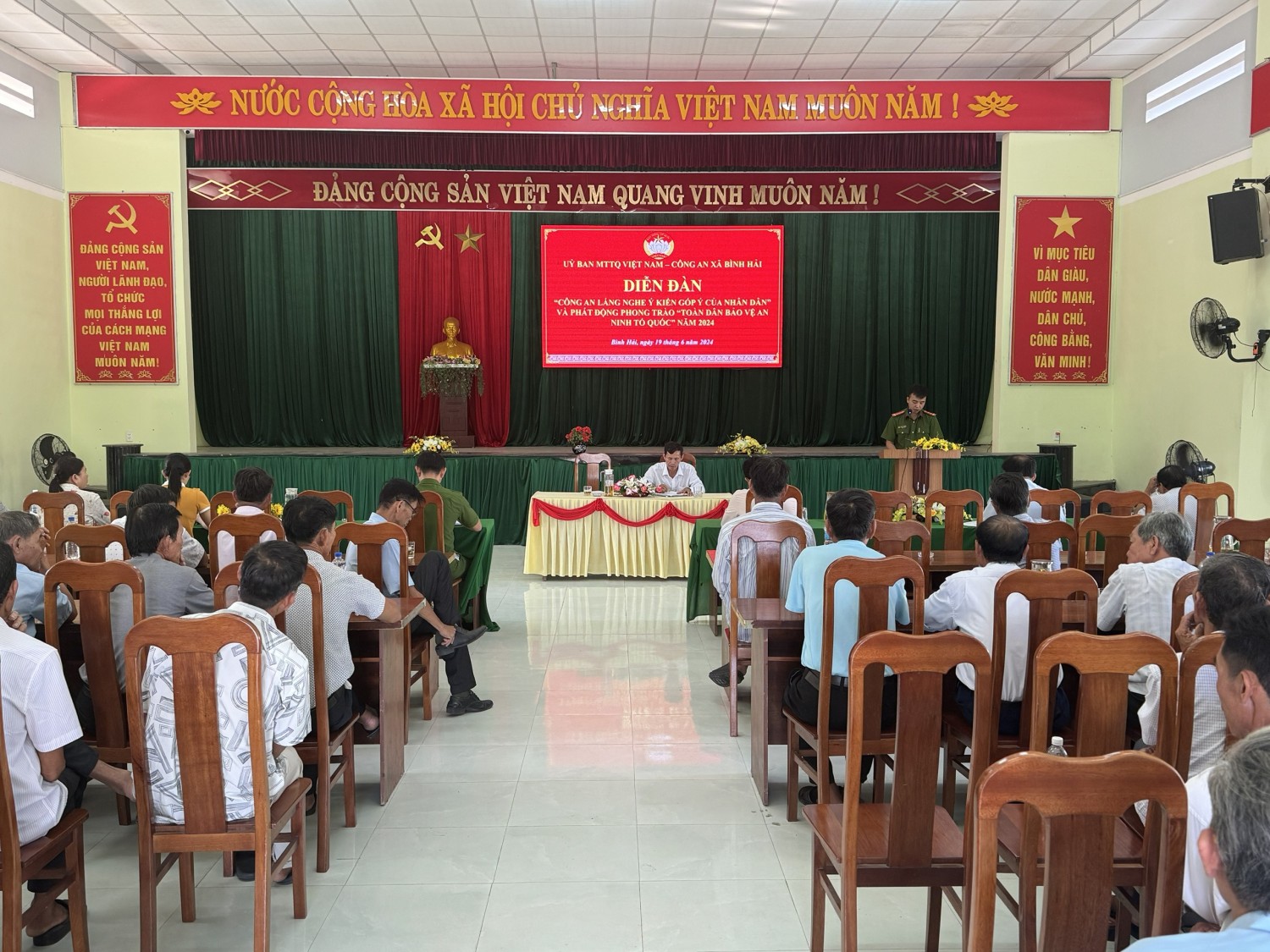 Đ/c Phạm Duy Thanh: Trưởng Công an xã - Báo cáo tại diễn đàn